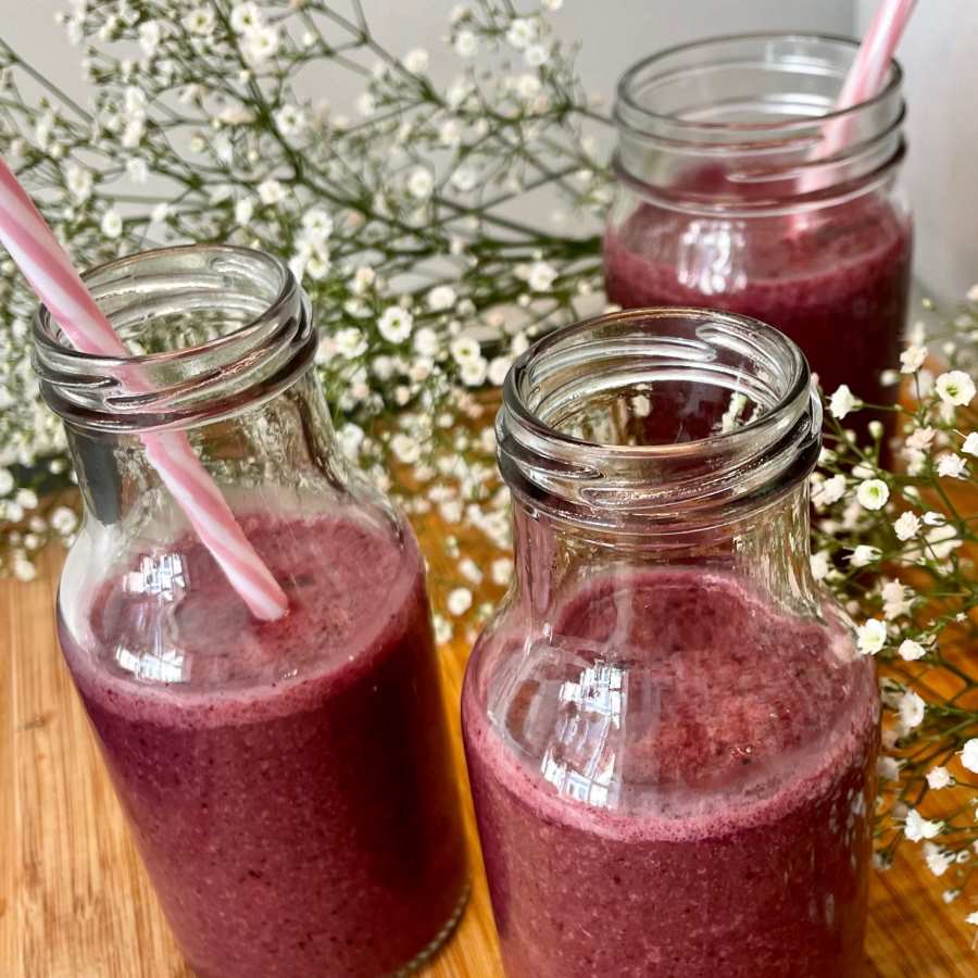Banana and blueberry smoothie is one of the great banana blueberry smoothie recipes, also named blueberry smoothie spinach treat. An anti-inflammatory smoothie