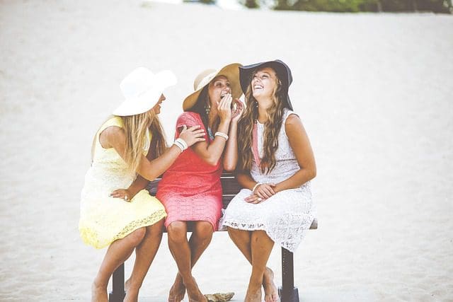 girls 1853958 640 Image by Pexels from